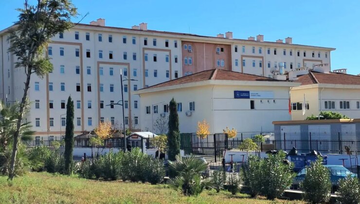 Üniversite öğrencisi yurdun bahçesinde bıçaklandı!