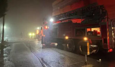 Uşak’ta poşet fabrikasında korkutan yangın!