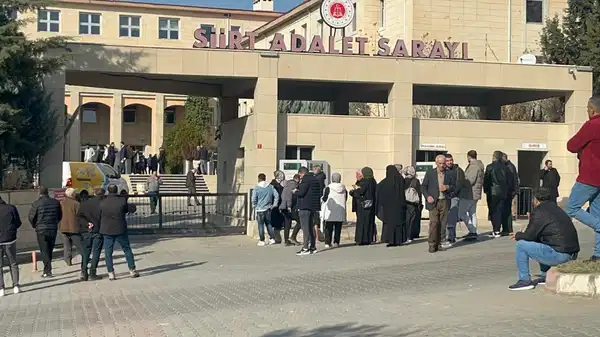 ‘Uyuşturucu test sonuçlarını para karşılığı değiştirdiler’ iddiası: 30 kişi adliyede
