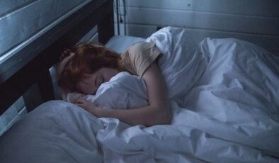 Uzmanı uyardı: Sağlığınız için en zararlı uyku pozisyonu açıklandı