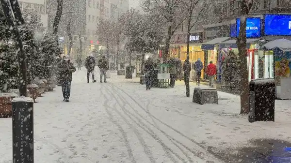 Valilik saat verdi… Bolu için ‘yoğun kar’ uyarısı: 20 santimi aşacak!