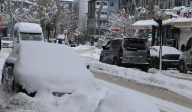Van’da eğitime ‘kar’ engeli: 389 yerleşim yeri yolu kapalı