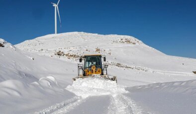 Van’da kardan kapanan 90 yerleşim yerinden 78’inin yolu ulaşıma açıldı