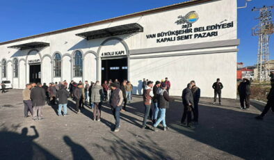 Van’da pazar esnafı protesto için tezgah açmadı…