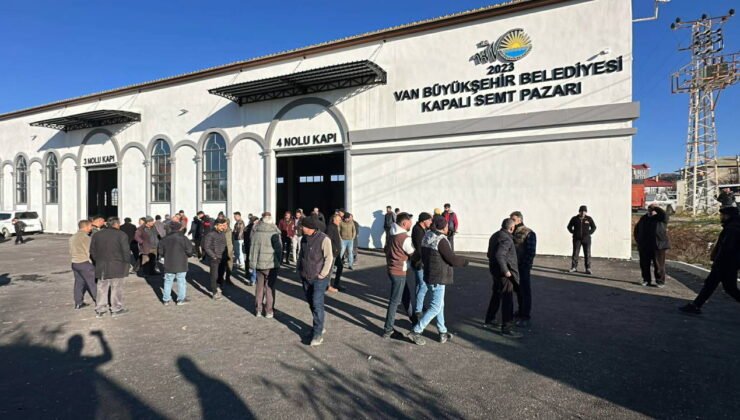 Van’da pazar esnafı protesto için tezgah açmadı…