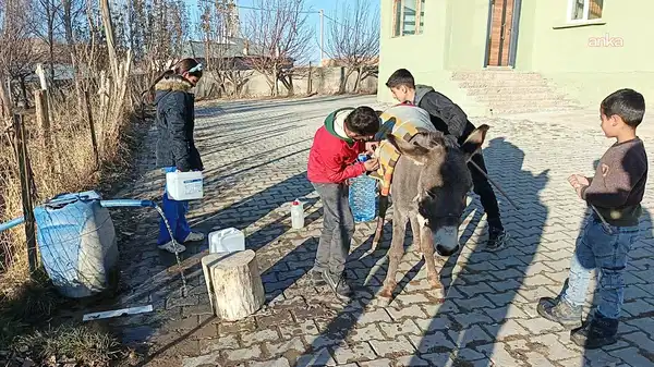 Van’da yurttaşların ‘fatura’ tepkisi: ‘Su hattı ve sayaç yok ama VASKİ abonelik açıp fatura gönderdi…’