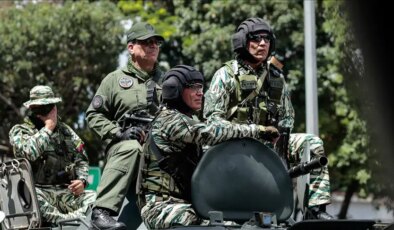 Venezuela’da savaş hazırlığı: Binlerce asker orduya katıldı