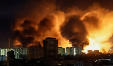Vladimir Zelensky, Ukrayna’nın yoğun hava saldırısı altında olduğunu söyledi