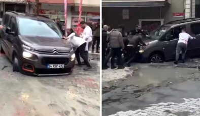 Yağmur sonrası yol çöktü, araçlar çukura düştü