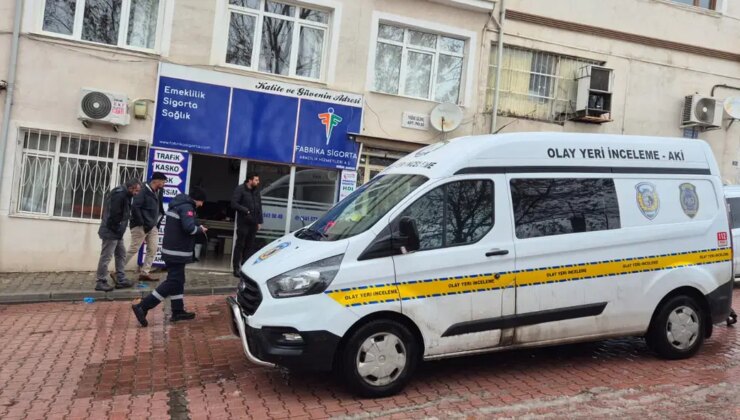 Yakınlarının haber alamadığı evli çift evlerinde ölü bulundu