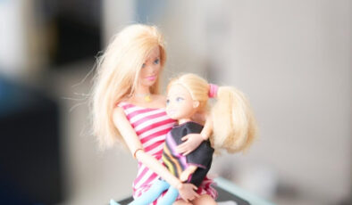 Yeni trend pes dedirtti: “Doll mom” akımı büyüyor…