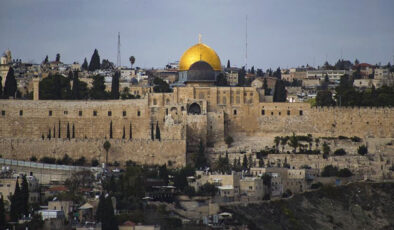 Yerleşimci İsrailliler, Mescid-i Aksa’ya baskın düzenledi