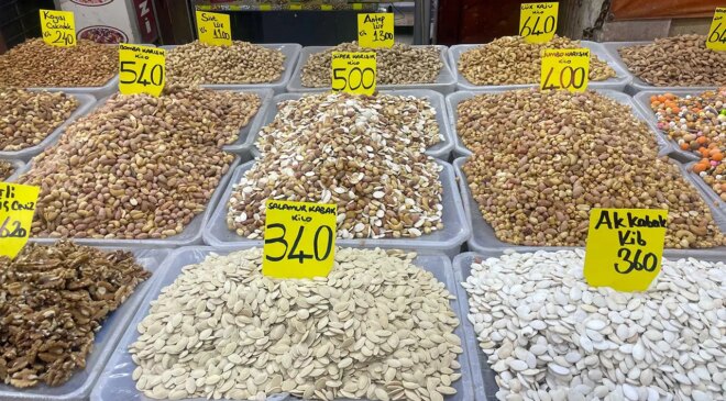 Yılbaşı öncesi kuruyemiş tezgâhlarında dikkat çeken durgunluk: Alım gücü düştü, satışlar geriledi…