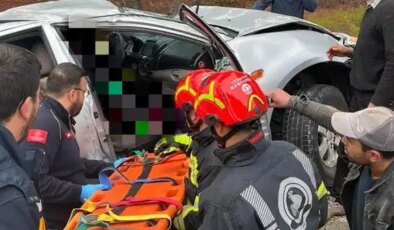 Yoldan çıkan araç ağaca çarptı: 1 ölü, 1 yaralı