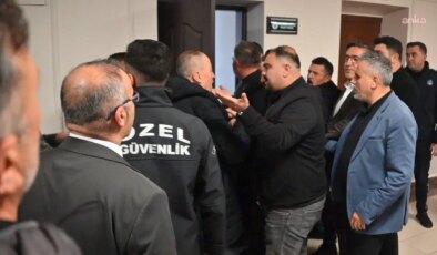 Yozgat Belediyesi Meclis toplantısında AKP ve YRP’li üyeler arasında arbede!