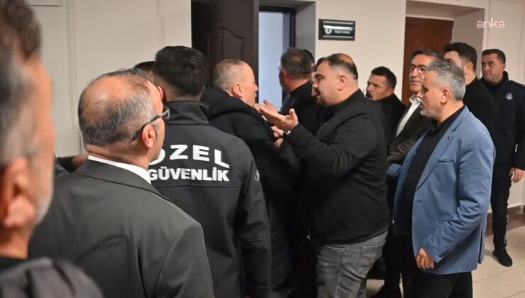 Yozgat Belediyesi Meclis toplantısında AKP ve YRP’li üyeler arasında arbede!