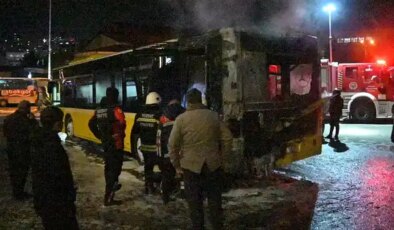 Yozgat’ta park halindeki halk otobüsü yandı