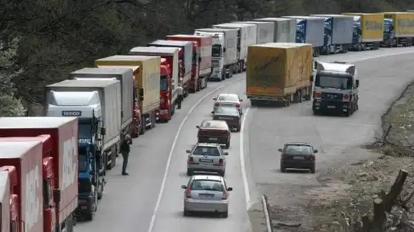 Yunanistan sınırında TIR kuyrukları oluştu… Ticaret Bakanlığı’ndan açıklama!