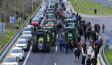 Yunanistan yeni yıla barikatlarla giriyor… Çiftçiler geri adım atmıyor!