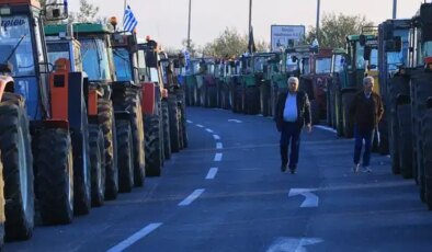 Yunanistan’da çiftçiler ayakta! Gümrük kapılarında geçişler durduruldu