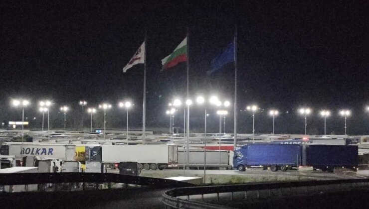 Yunanistan’daki grev Kapıkule’yi de tıkadı: 32 kilometre TIR kuyruğu oluştu