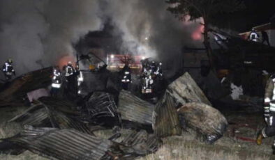 Zihinsel engelli 3 kardeş kalıyordu: Ankara’da soba yangını evi küle çevirdi