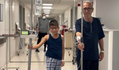 11 yaşındaki Bekir, dedesinin böbreğiyle hayata tutundu