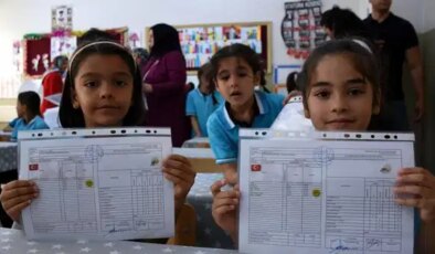 16 Ocak Cuma günü karneler saat kaçta verilecek? İlkokul, ortaokul ve liseler saat kaçta karne alacak?