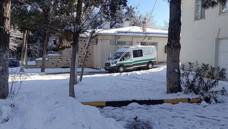 17 yaşındaki çocuk, 15 yaşındaki arkadaşı tarafından bıçaklanarak öldürüldü!