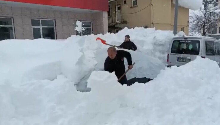 2 gündür aralıksız yağıyor: Tunceli Ovacık’ta kar kalınlığı 1,5 metreye ulaştı!