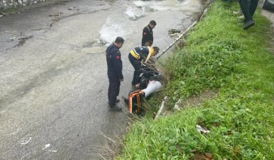 2 metre yükseklikten dere yatağına düşüp öldü