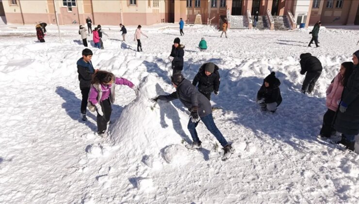 2 Ocak’ta okullar tatil mi? Yarın hangi illerde okullar kapalı?
