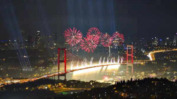 2026’ya bu ülkeler çoktan girdi! Yeni yılı erkenden kutlayanlar Pasifik’te…