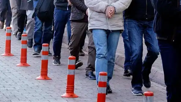 22 ayrı adrese eş zamanlı operasyon: 174 göçmen yakalandı