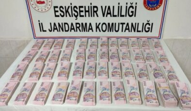 22 büyükbaş alıp, 2 milyon liraya yakın sahte para verdi