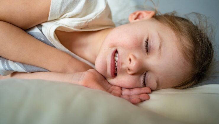 2–5 yaş arasında uykunun içinden gelen ses: Diş gıcırdatma