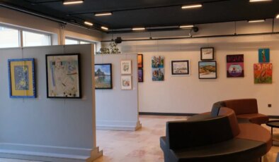 38 sanatçının eserlerinden oluşan karma sergi, Arı Kültür Sanat Merkezi Sanat Galerisinde