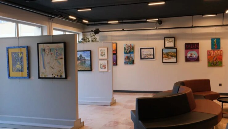38 sanatçının eserlerinden oluşan karma sergi, Arı Kültür Sanat Merkezi Sanat Galerisinde