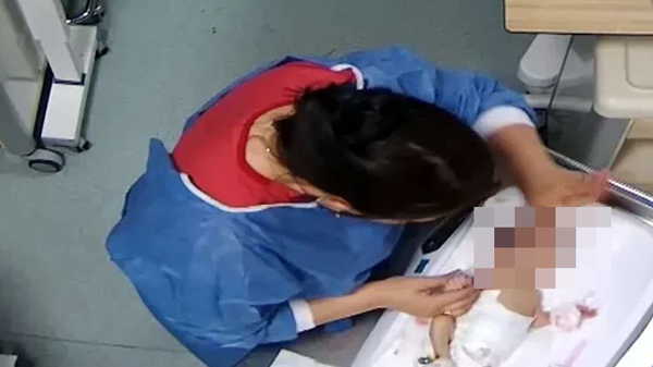 5 günlük bebeğe şiddet görüntüleri: O hemşire tutuklandı
