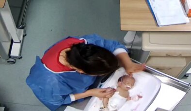 5 yıl sonra ortaya çıkan dehşet… Hemşire 5 günlükken şiddet uyguladı, engelli kaldı: Görüntüler ortaya çıktı!