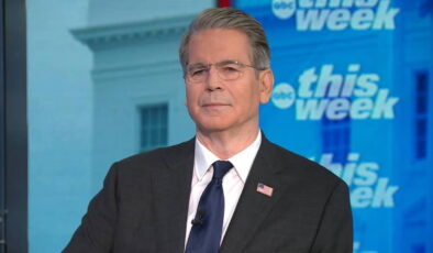 ABD Hazine Bakanı ile canlı yayında sert tartışma: Silahla değil pankartla gelmeliydi