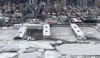 ABD’de Kuzey Kutbu’nu andıran manzaralar: Hudson Nehri dondu