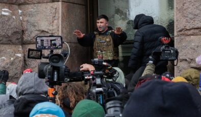 ABD’de Müslüman karşıtı gösteride Kur’an-ı Kerim yakmaya çalıştılar