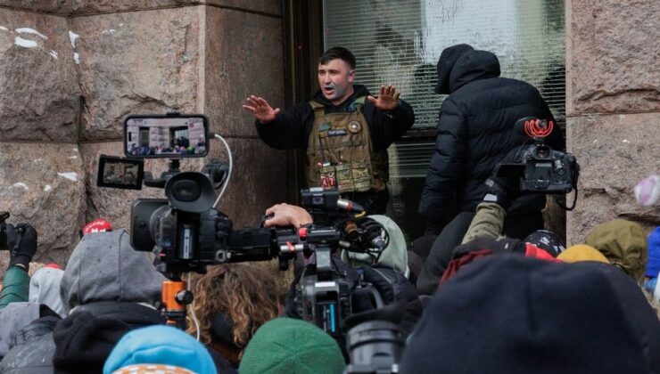 ABD’de Müslüman karşıtı gösteride Kur’an-ı Kerim yakmaya çalıştılar