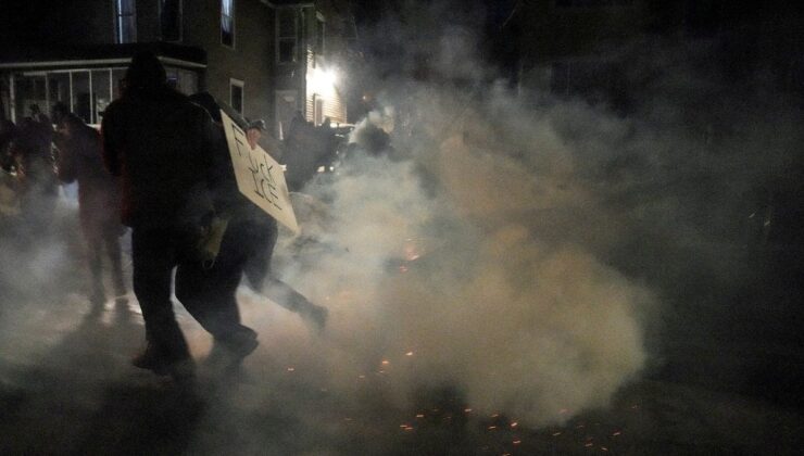 ABD’de protestocular ile ICE ekipleri arasında arbede çıktı