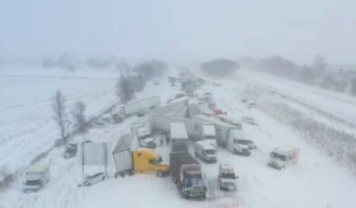 ABD’de yüzden fazla araç zincirleme kaza yaptı