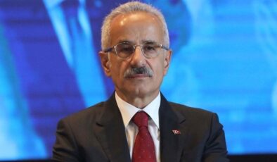 Abdulkadir Uraloğlu: 1 yılda otoyol ve köprülerden 1,1 milyar araç geçti