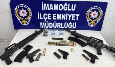 Adana’da çiftlik evine operasyon… Ruhsatsız silahlar ve uyuşturucu ele geçirildi: 3 şüpheli de serbest kaldı!