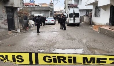 Adana’da husumetlilerin kavgası kanlı bitti: Ölü ve yaralılar var!