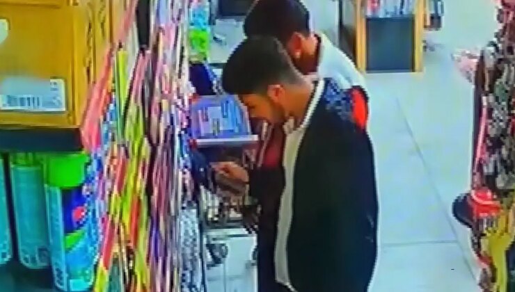 Adana’da iki kişi, markette koklayarak beğendikleri deodarantları çaldı